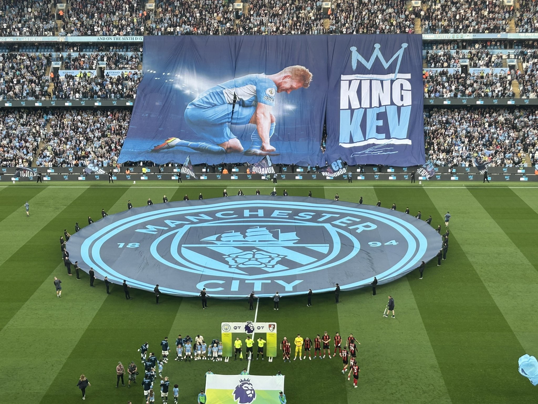 德布劳内迎来十二赛季高光表现，中国队球迷沸腾！